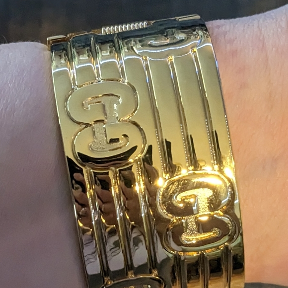 Gold colour watch - Picture 3 of 3